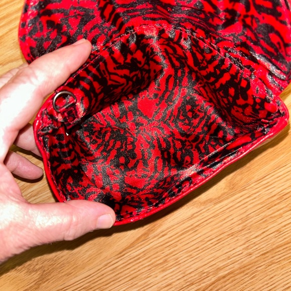 New Mary Kay Metro Chic Collection Clutch Burgundy Vegan Pebbled Leather - Picture 4 of 6